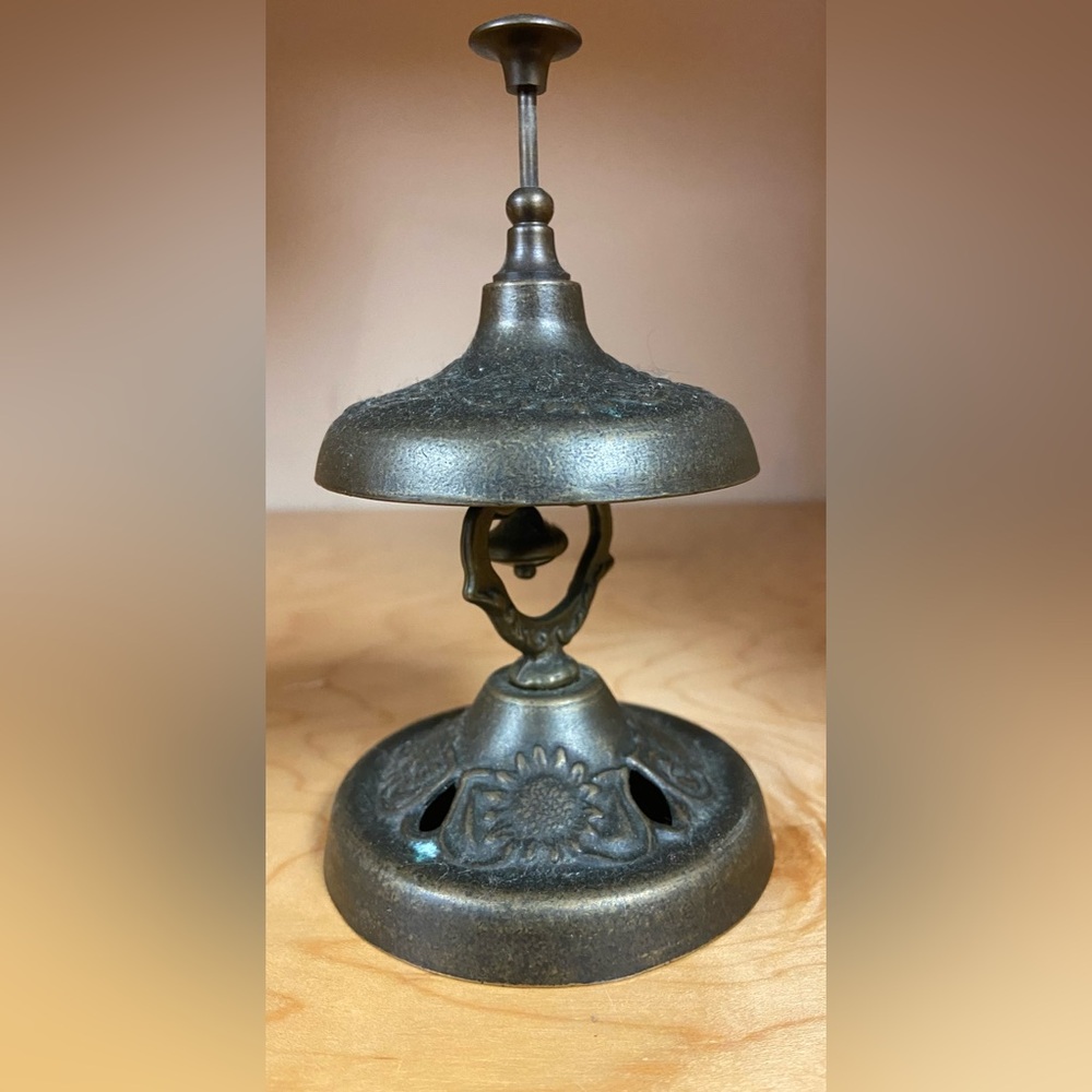 ANTIQUE BRONZE HOTEL BELL 18-19 CENTURY AMAZING CRAFTSMANSHIP 5.5” TALL ITALY